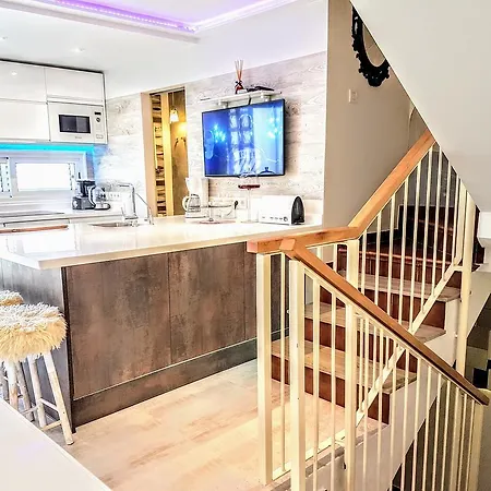 Townhouse Адехе